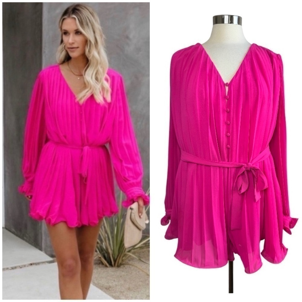 ENDLESS ROSE Found Love Pleated Romper size S